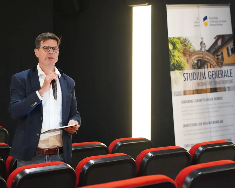Prof. Arndt im Kinosaal