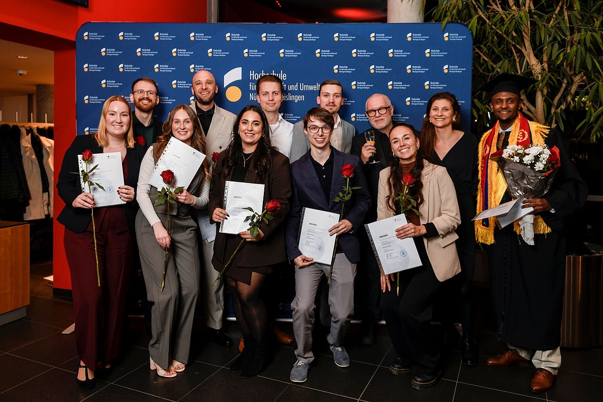 Gruppenfoto des Abschlussjahrganges 2025 im Master Organisationsdesign