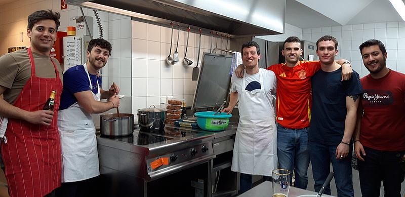 Many cooks spread good cheer: European culinary understanding worked well.