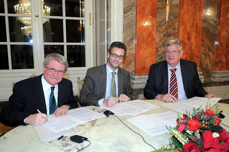 Ziegler, Hauk und Liebig Vertragsunterzeichnung