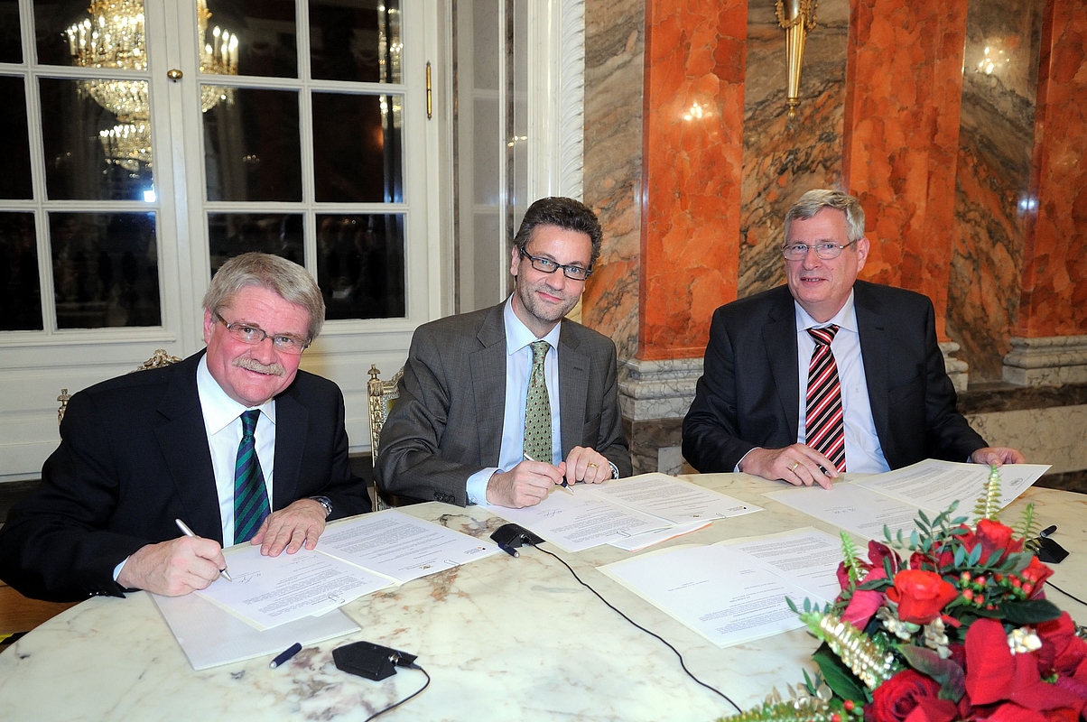 Ziegler, Hauk und Liebig Vertragsunterzeichnung