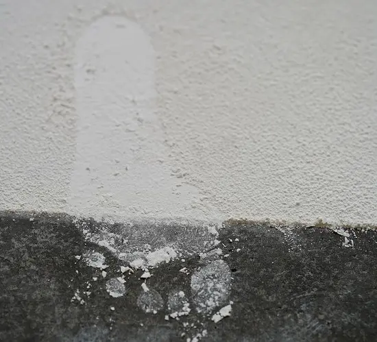 Schwarz-weiß Kunstwerk mit Fußabdruck