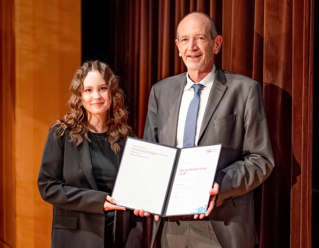 Griese mit Urkunde und Mauch